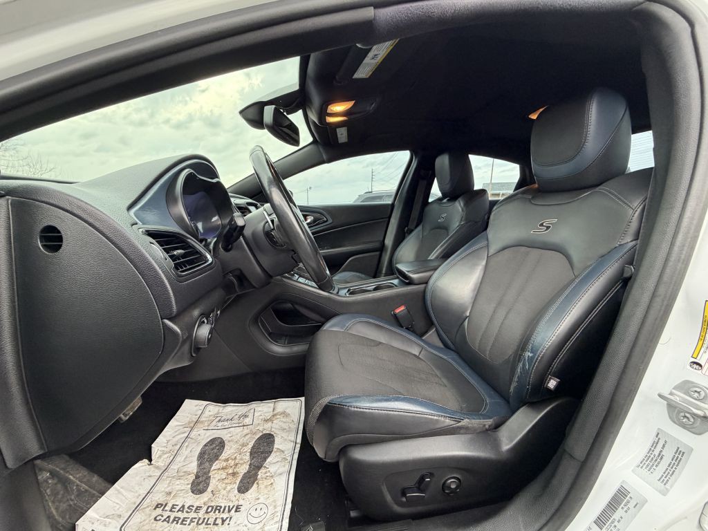 2015 Chrysler 200 Image 5