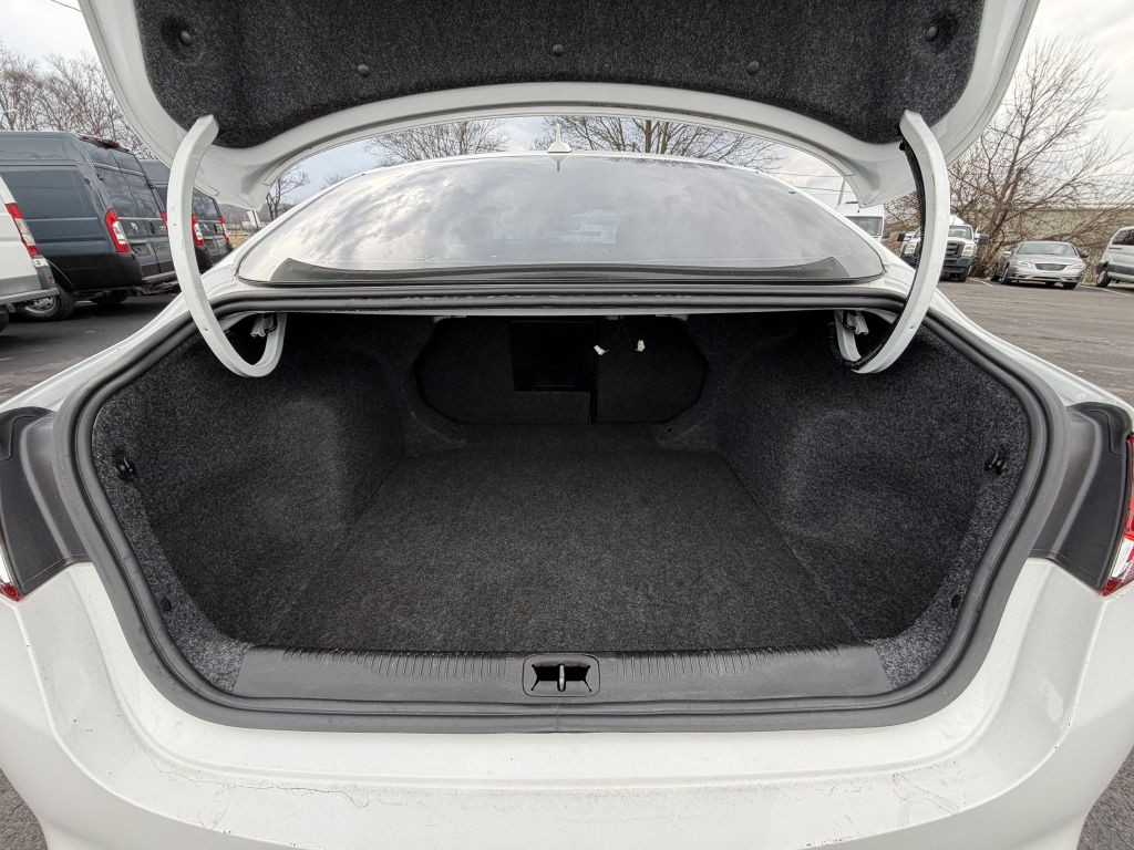 2015 Chrysler 200 Image 11