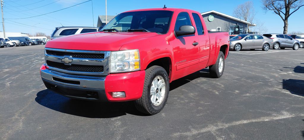 2011 Chevrolet Silverado 1500 Image 2