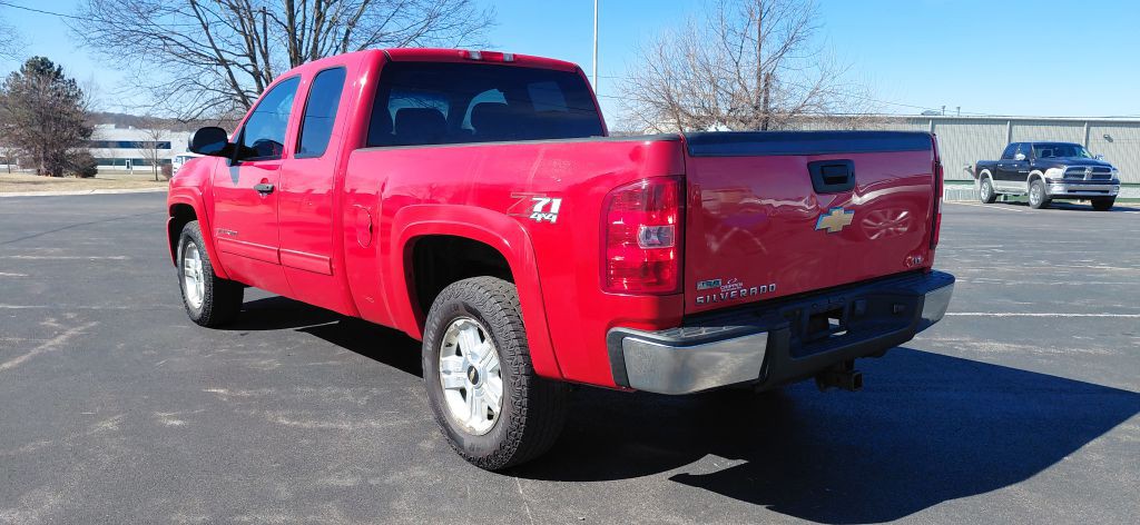 2011 Chevrolet Silverado 1500 Image 3
