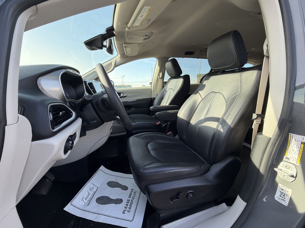 2022 Chrysler Pacifica Image 6