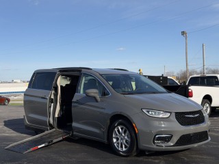 Image for 2022 Chrysler Pacifica Touring L ID: 7270486