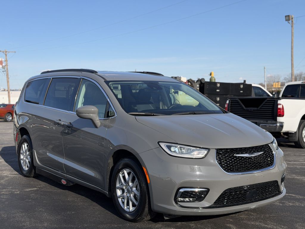 2022 Chrysler Pacifica Image 2