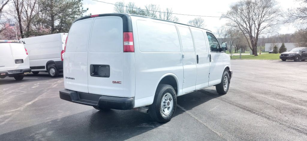 2020 GMC Savana Image 3