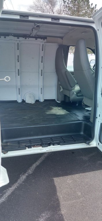 2020 GMC Savana Image 6