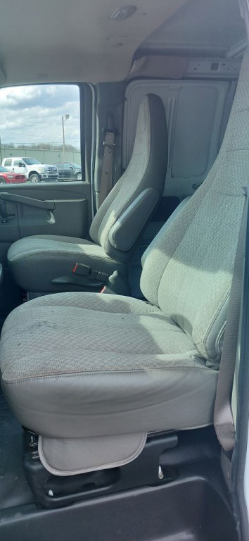 2020 GMC Savana Image 7