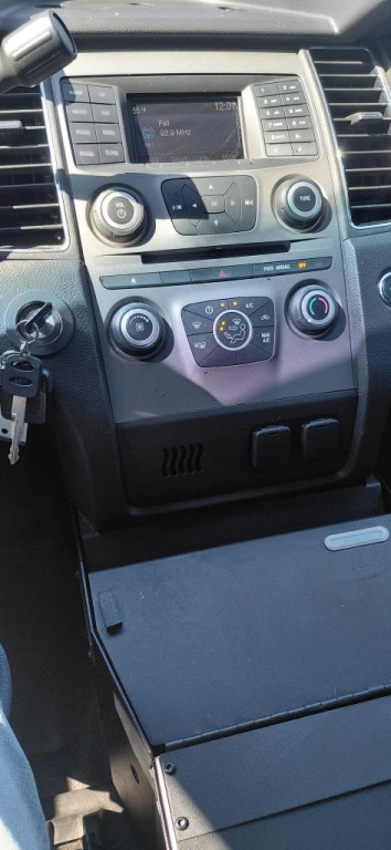 2017 Ford Taurus Image 9