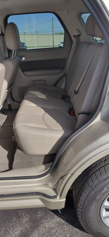 2010 Mercury Mariner Image 6