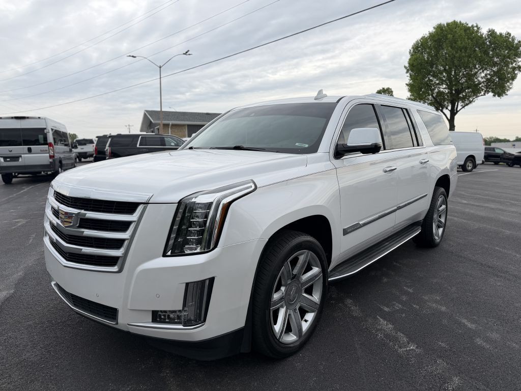 2016 Cadillac Escalade Image 2
