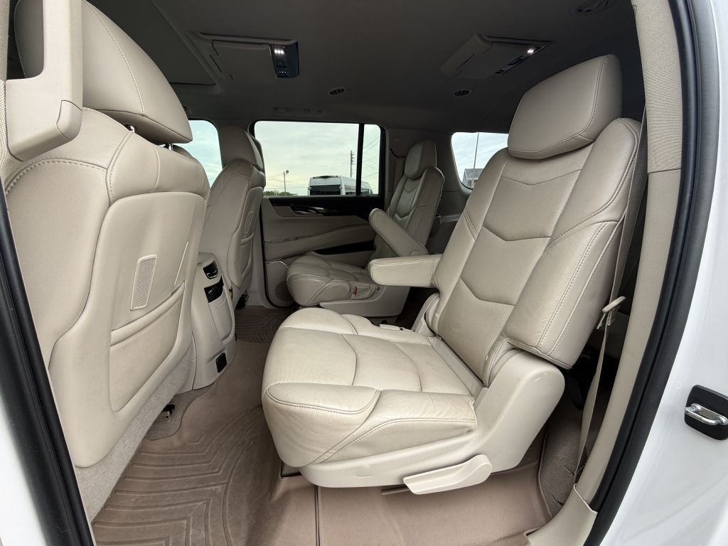 2016 Cadillac Escalade Image 9