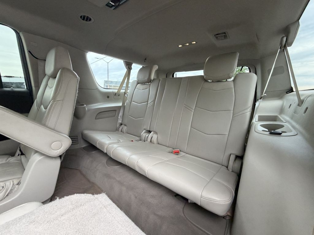 2016 Cadillac Escalade Image 10