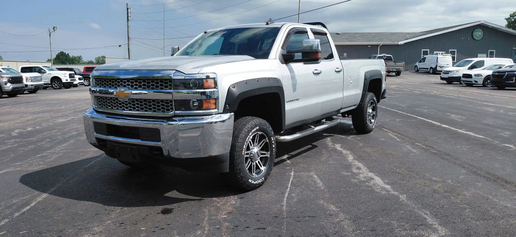 2019 Chevrolet Silverado 1500 Image 2