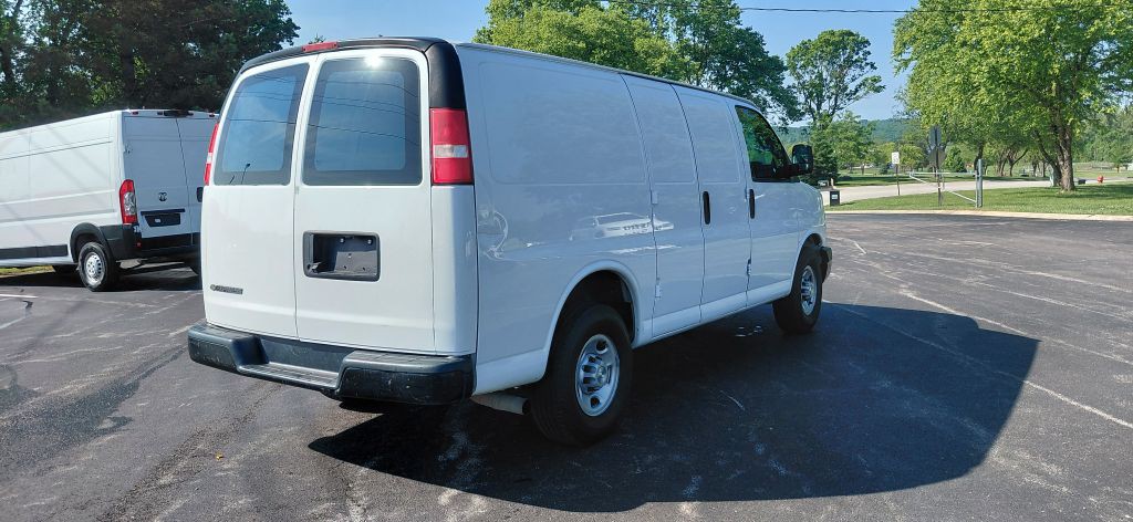 2019 Chevrolet Express Image 3