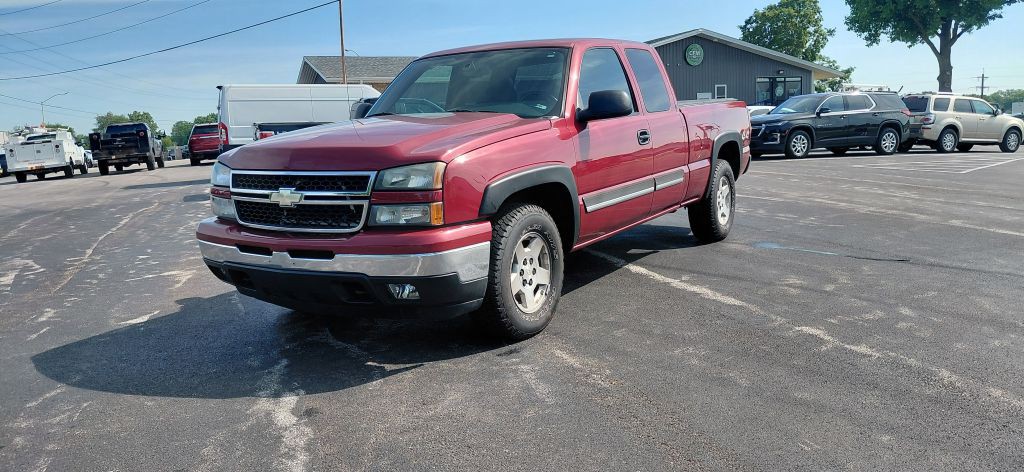 2006 Chevrolet Silverado 1500 Image 2