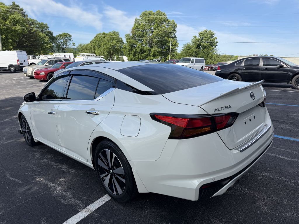 2021 Nissan Altima Image 2