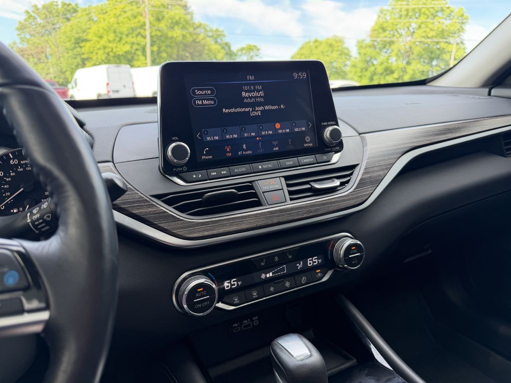 2021 Nissan Altima Image 7