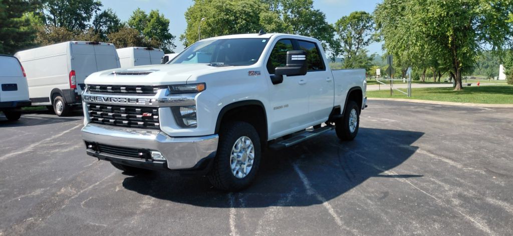 2023 Chevrolet Silverado 1500 Image 2