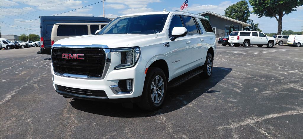 2022 GMC Yukon Image 2