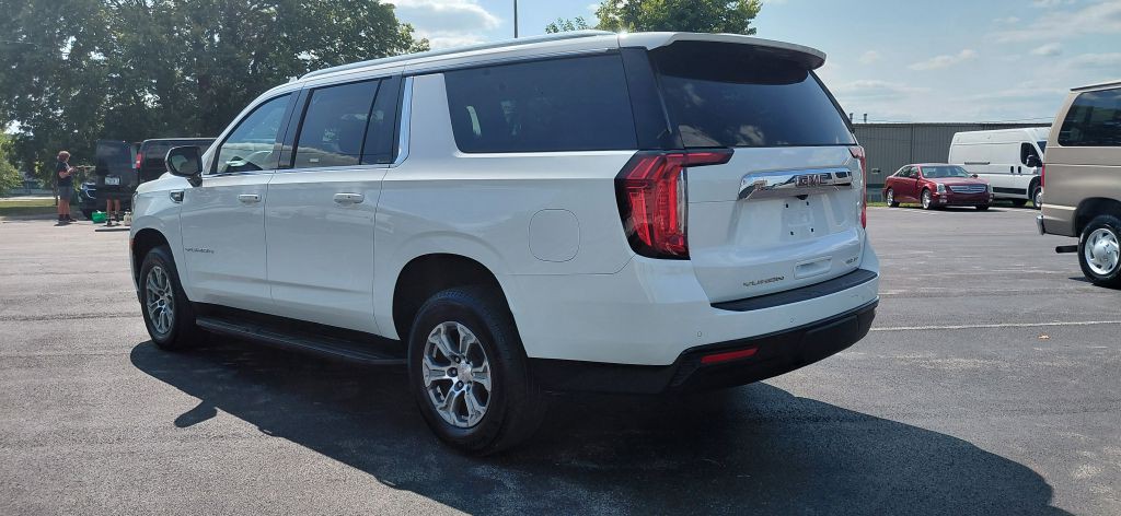 2022 GMC Yukon Image 3