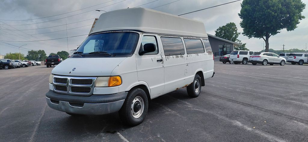 1999 Dodge Ram Van Image 2