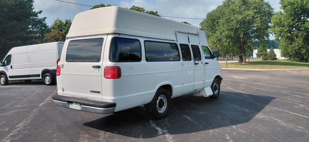 1999 Dodge Ram Van Image 3