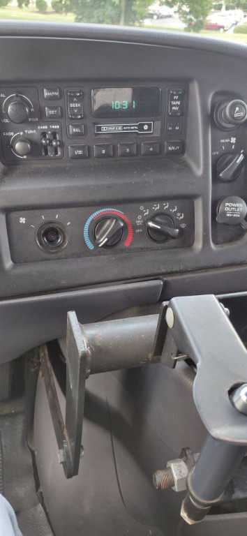 1999 Dodge Ram Van Image 11