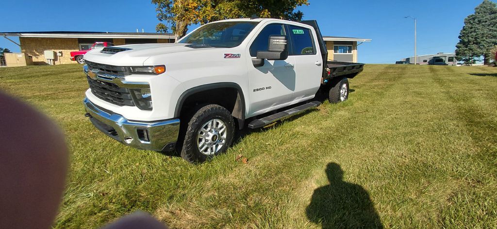 2024 Chevrolet Silverado 1500 Image 2