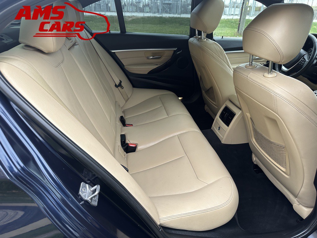 2017 BMW 3 Series Image 12