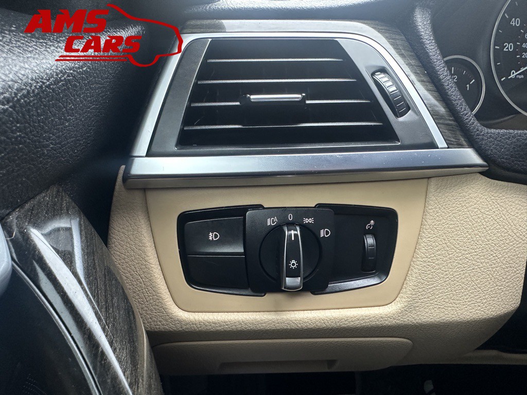 2017 BMW 3 Series Image 17