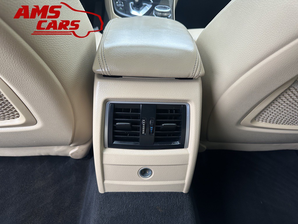 2017 BMW 3 Series Image 33