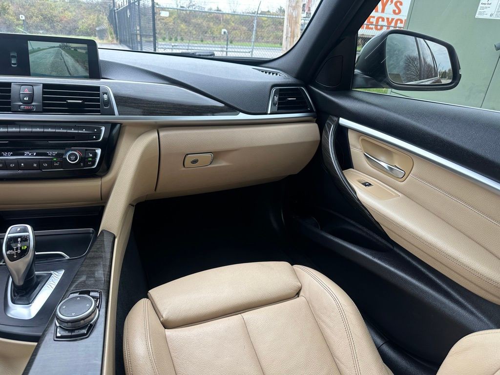 2017 BMW 3 Series Image 9