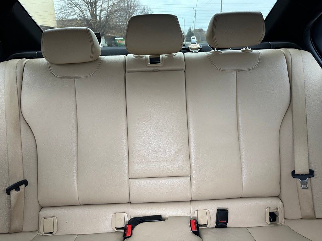 2017 BMW 3 Series Image 13