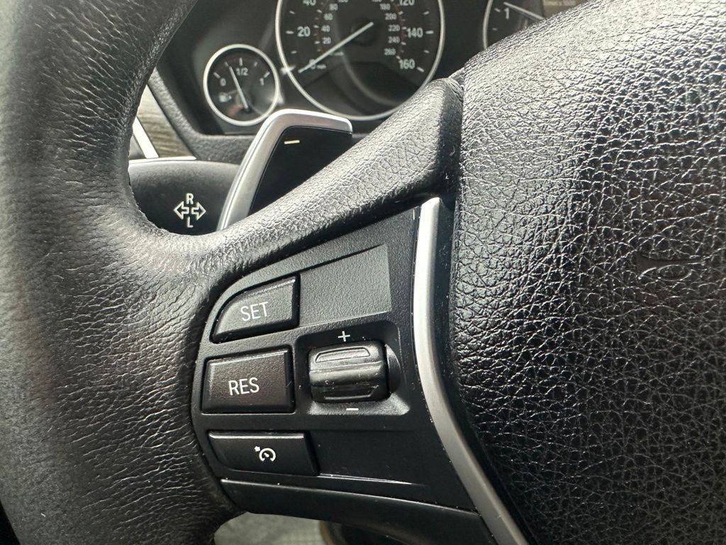 2017 BMW 3 Series Image 18