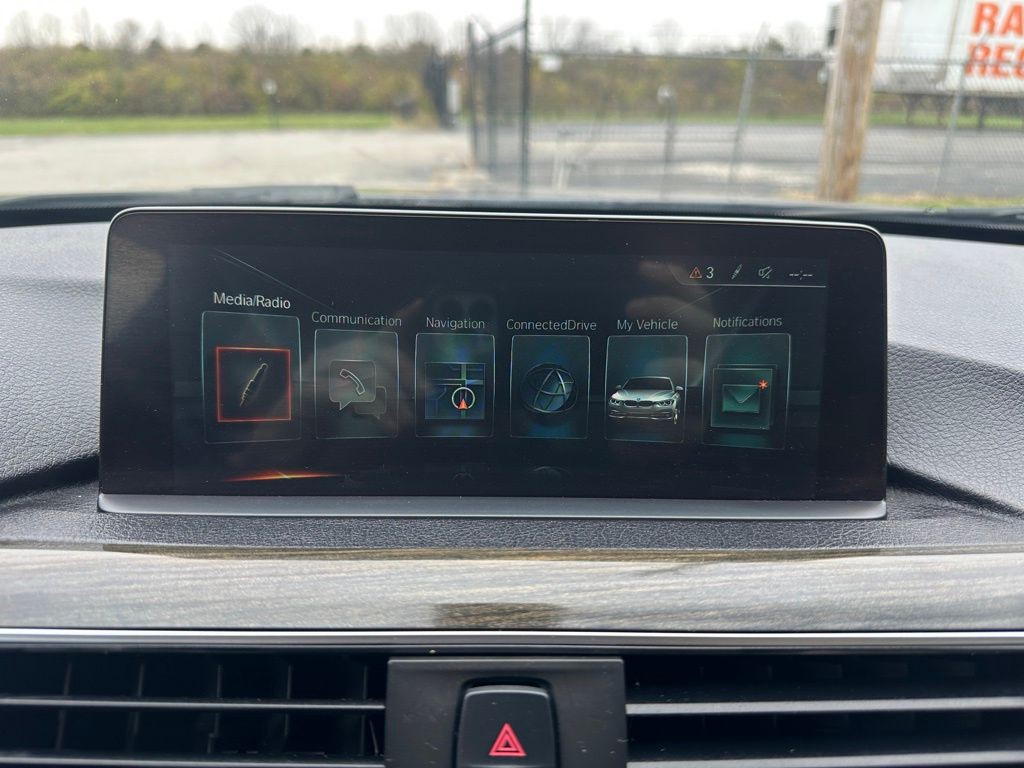 2017 BMW 3 Series Image 21