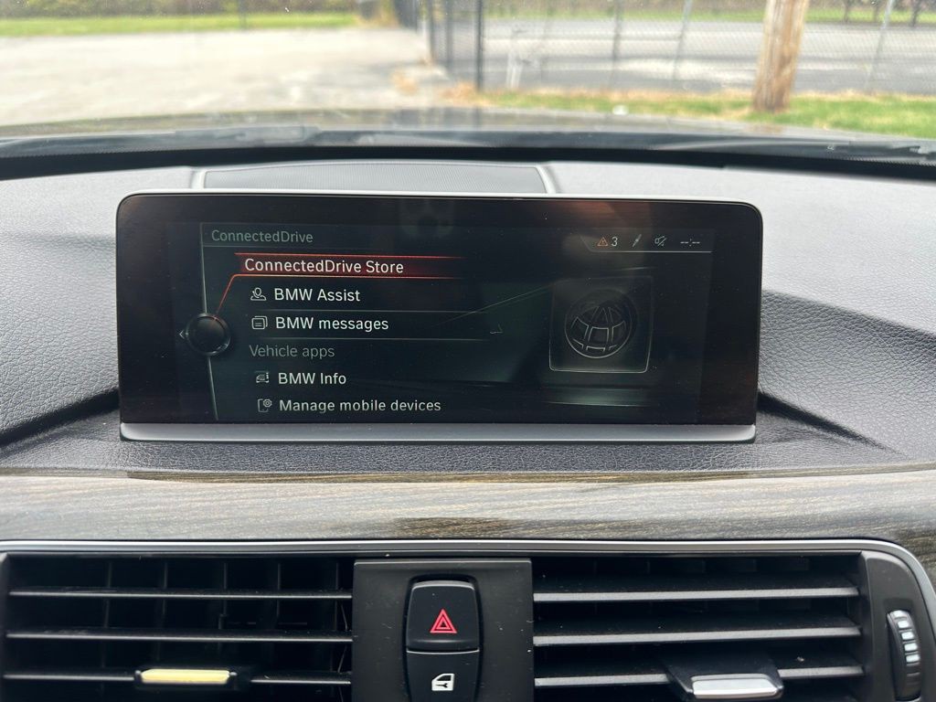 2017 BMW 3 Series Image 25