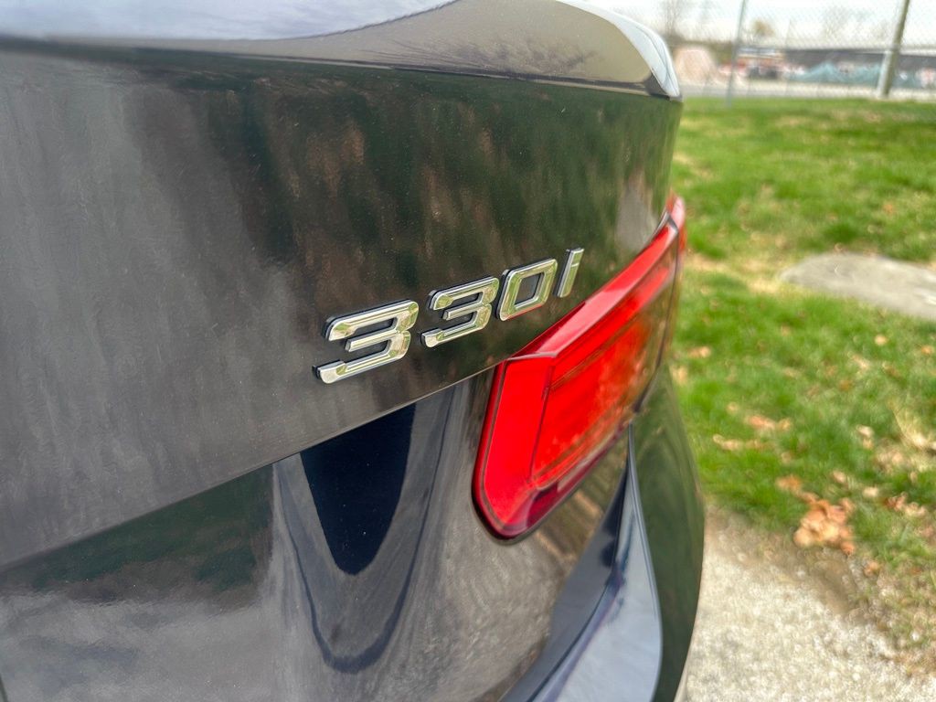 2017 BMW 3 Series Image 37