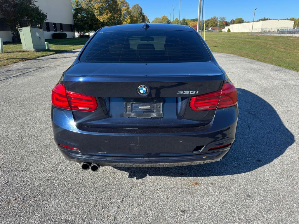 2017 BMW 3 Series Image 5