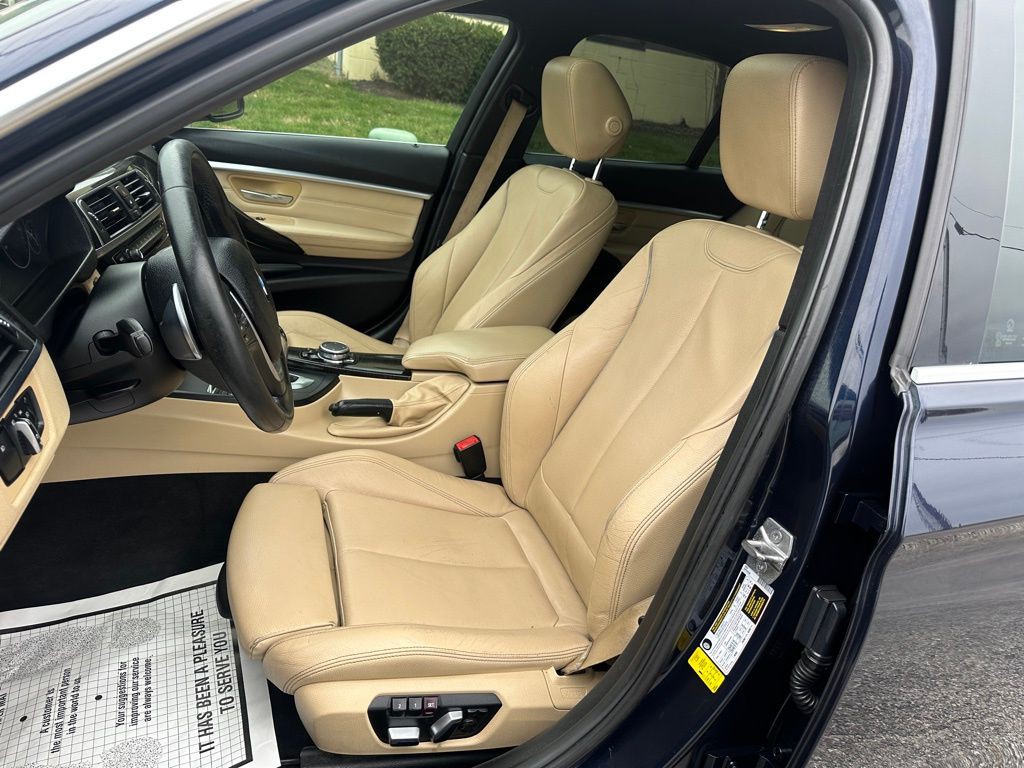 2017 BMW 3 Series Image 10