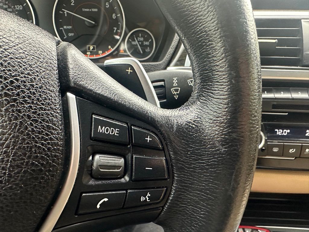 2017 BMW 3 Series Image 17