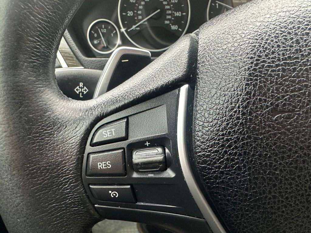 2017 BMW 3 Series Image 18