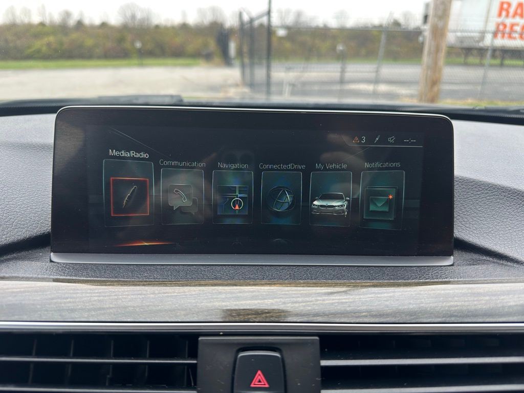 2017 BMW 3 Series Image 21