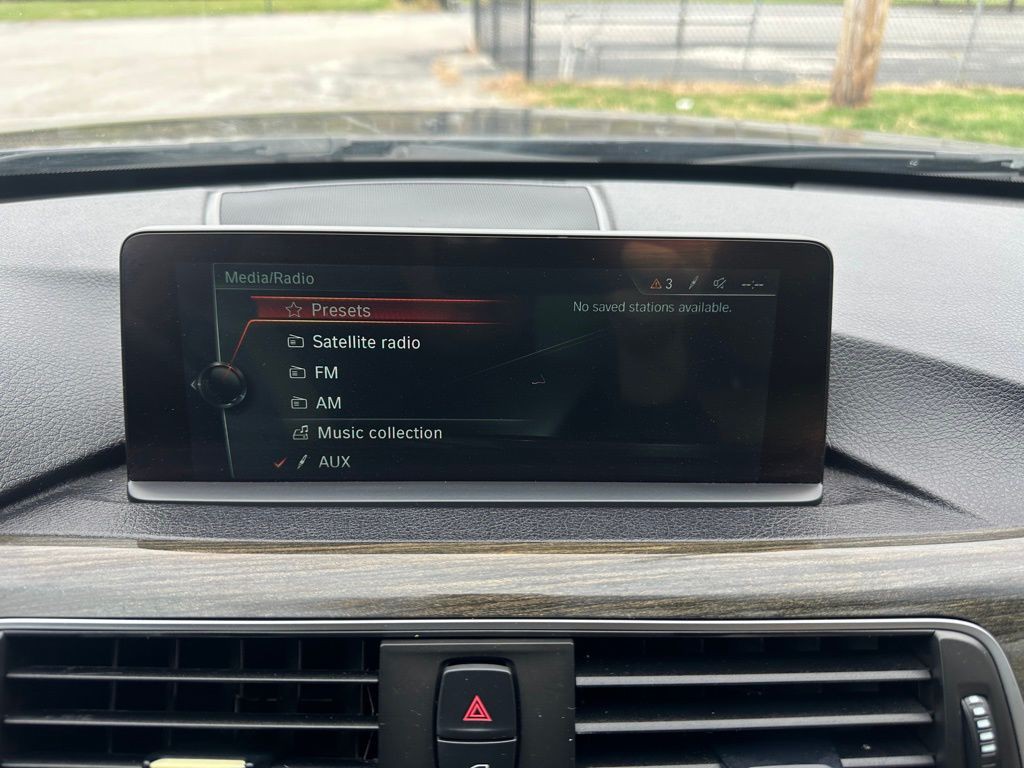 2017 BMW 3 Series Image 22