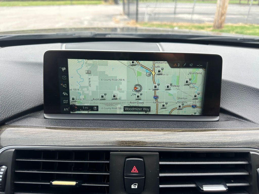 2017 BMW 3 Series Image 24