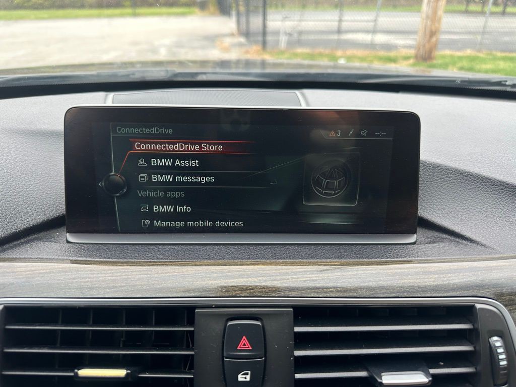 2017 BMW 3 Series Image 25