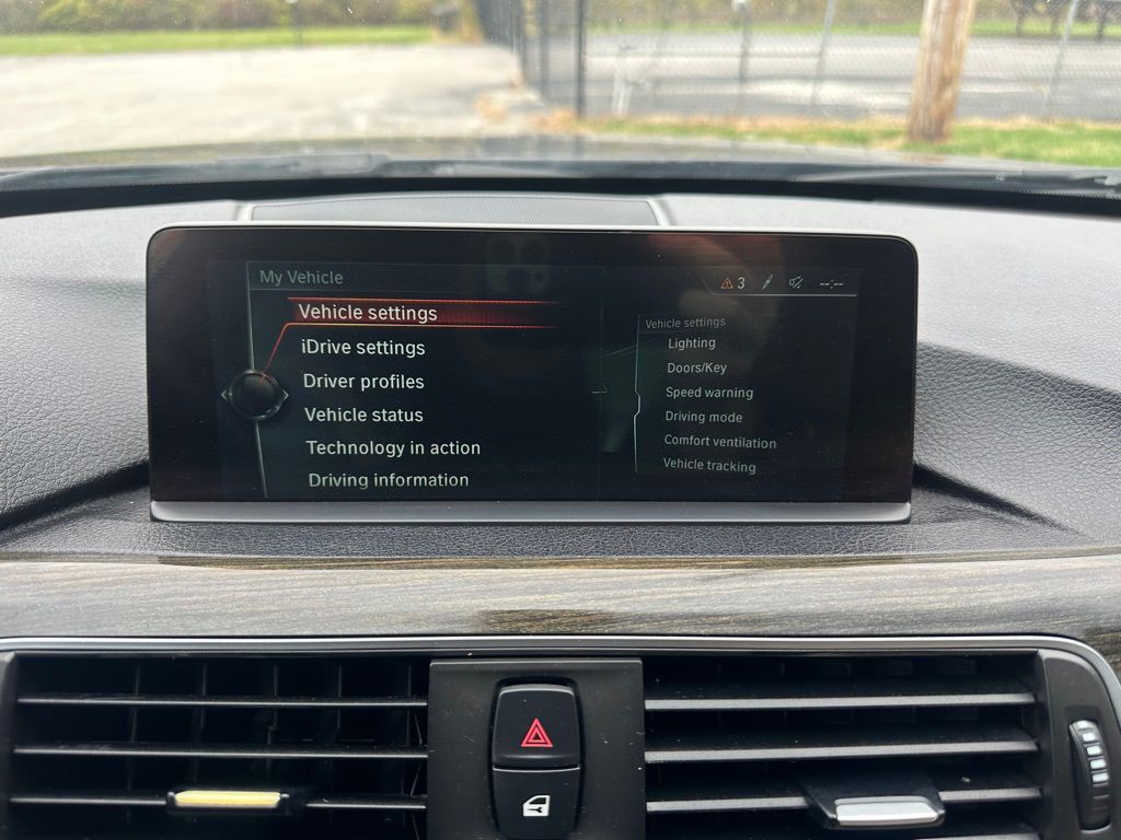 2017 BMW 3 Series Image 26