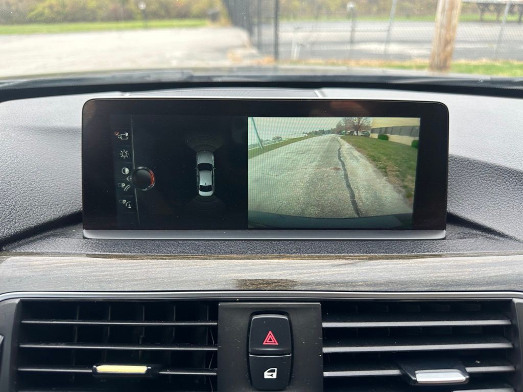 2017 BMW 3 Series Image 27