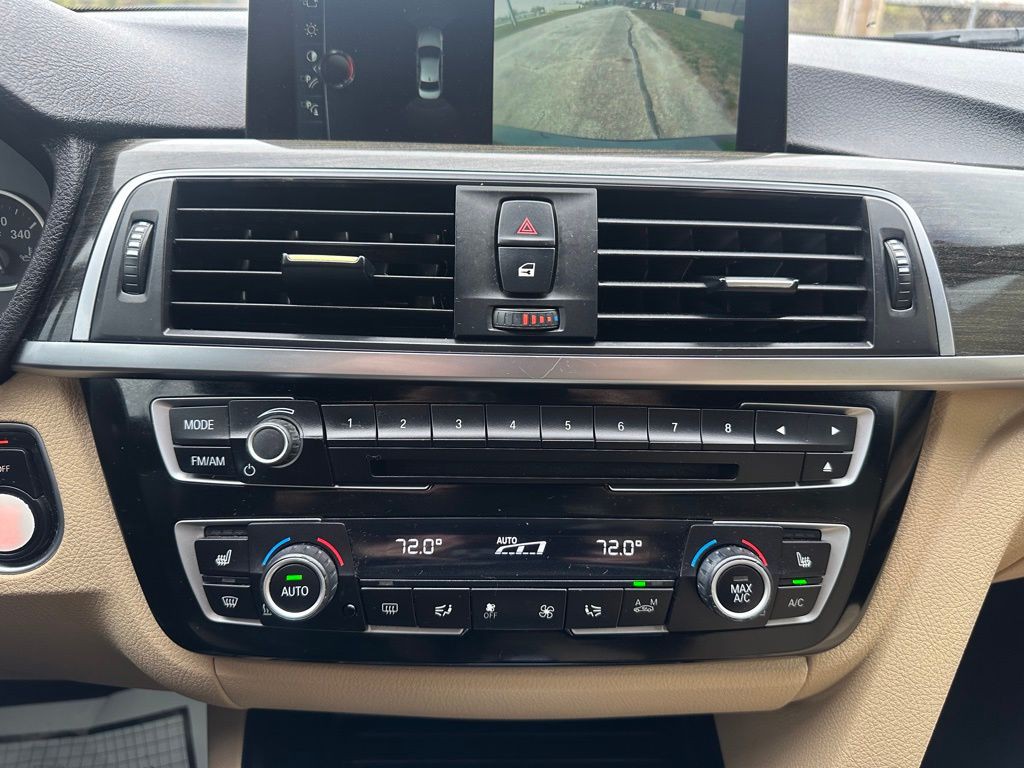 2017 BMW 3 Series Image 28