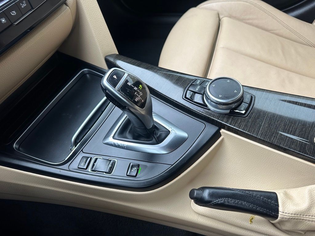 2017 BMW 3 Series Image 29