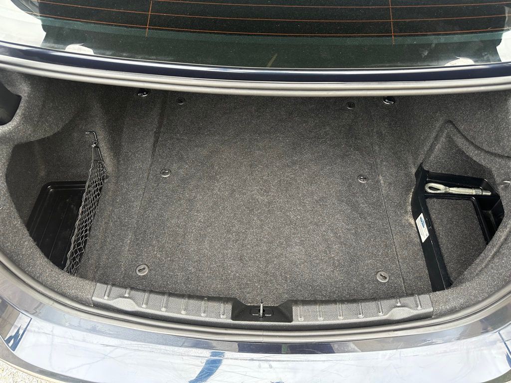 2017 BMW 3 Series Image 38