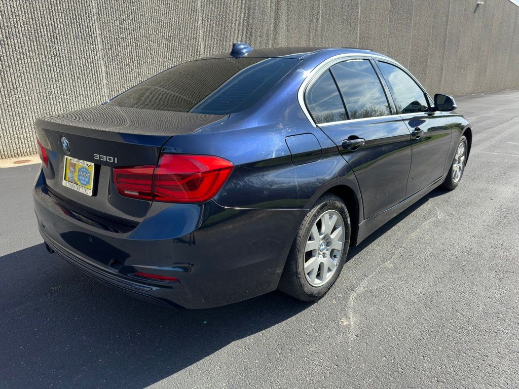 2017 BMW 3 Series Image 4